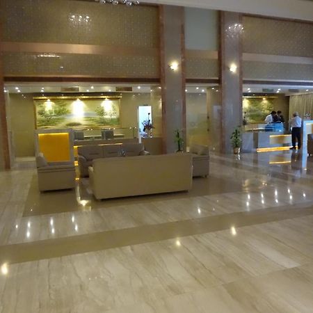 United 21 - Thane Exterior foto