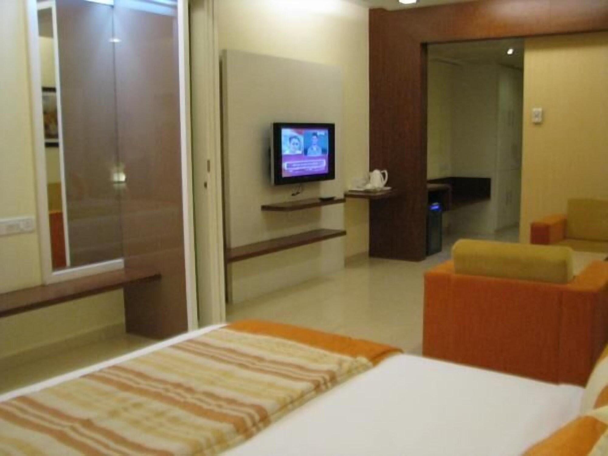 United 21 - Thane Exterior foto