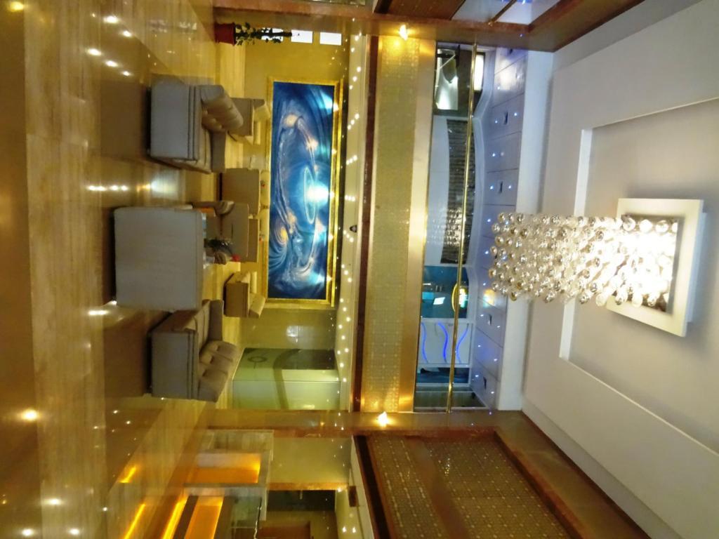 United 21 - Thane Exterior foto